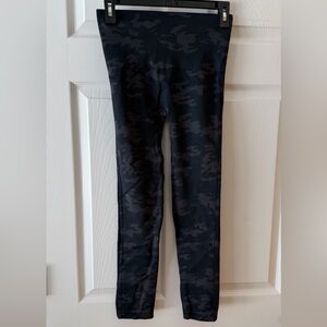 SPANX Dark Camouflage Leggings Medium